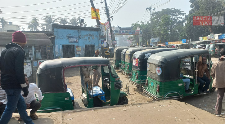 নেত্রকোনায় সিএনজি অটোরিকশার ভাড়া বাড়ে যখন তখন