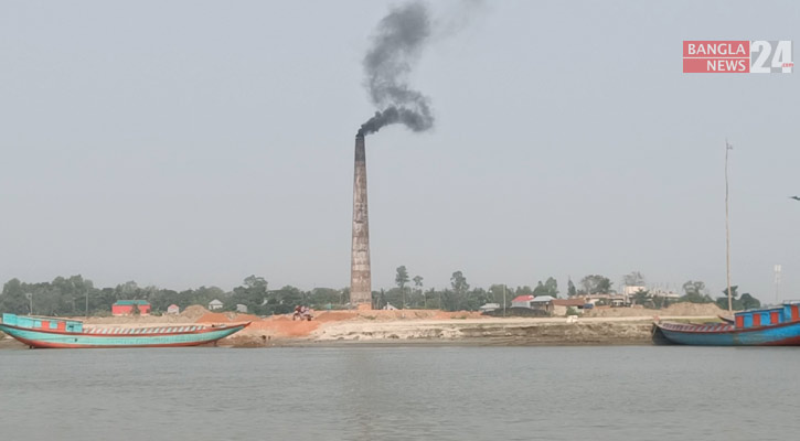 অবৈধ ইটভাটায় ভাঙছে মেঘনা পাড়ের গ্রাম-বাজার