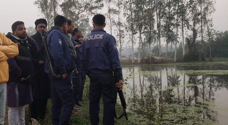 উল্লাপাড়ায় পুকুরে ভাসছিল অজ্ঞাত মরদেহ