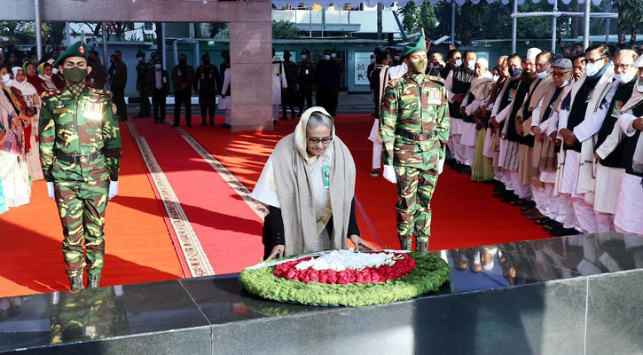 বঙ্গবন্ধুর প্রতিকৃতিতে প্রধানমন্ত্রীর শ্রদ্ধা