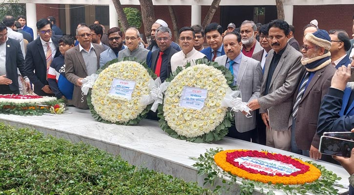 বঙ্গবন্ধুর সমা‌ধি‌তে স্বাস্থ্যের ডিজির শ্রদ্ধা