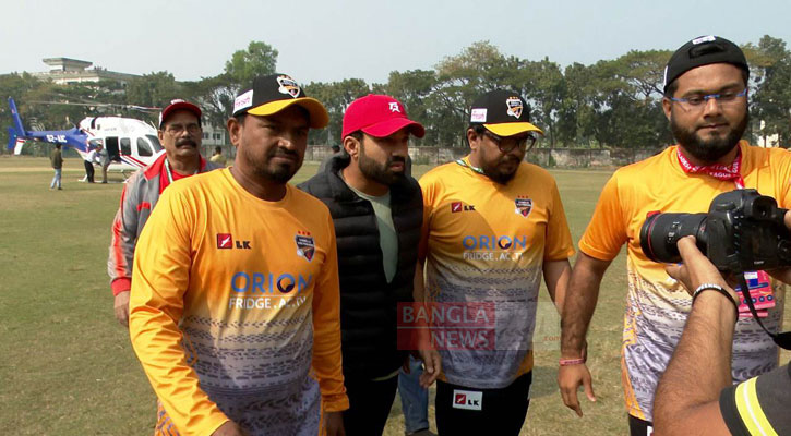 হেলিকপ্টারে চড়ে চট্টগ্রাম এলেন রিজওয়ান, খেলছেন ম্যাচ