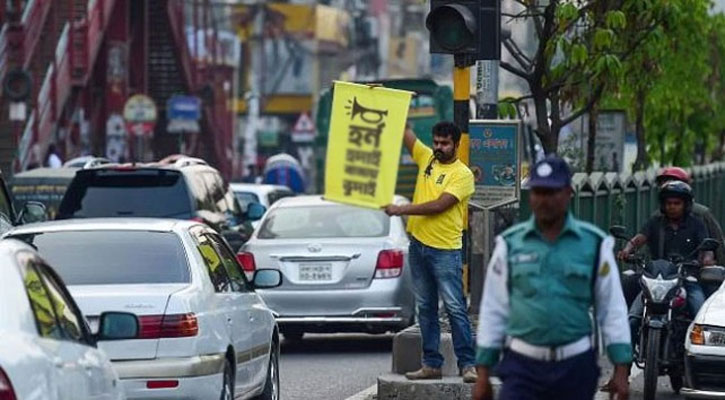 শব্দ দূষণে ক্ষতিগ্রস্ত ট্রাফিক পুলিশ-রিকশাচালকদের তালিকা চেয়েছেন হাইকোর্ট