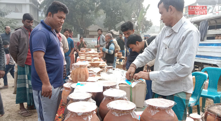 তিন শতাব্দীর ঐতিহ্য সিরাজগঞ্জের দইমেলা