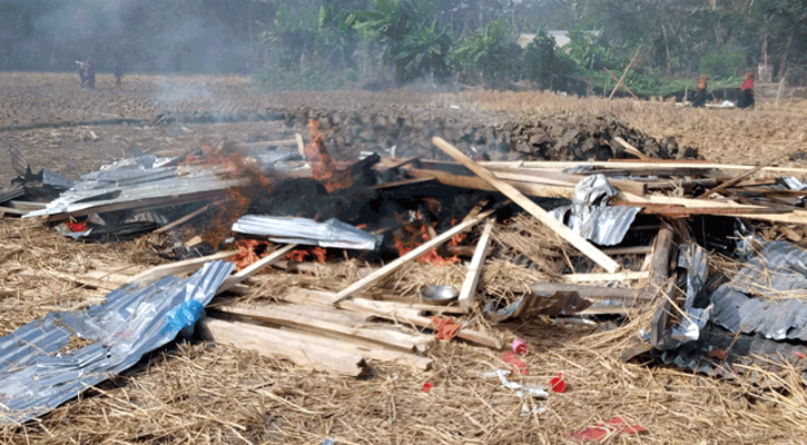 পাথরঘাটায় প্রতিপক্ষের হামলায় আহত ৩০, ১০ বসত ঘরে আগুন