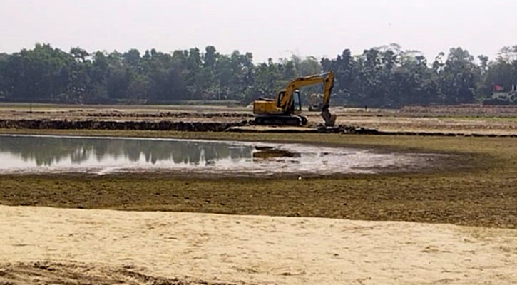 অবৈধভাবে মাটি কাটায় সাবেক ইউপি চেয়ারম্যানকে জরিমানা