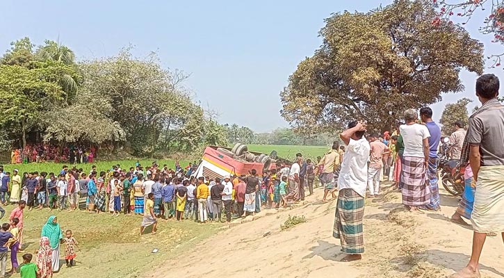 পিকনিকের বাস উল্টে শিক্ষার্থী নিহত, আহত ৩০