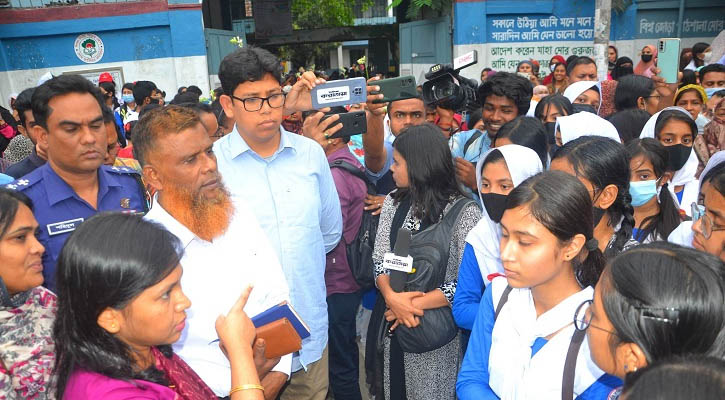 বগুড়ায় অভিভাবককে পা ধরতে বাধ্য করার অভিযোগ বিচারকের বিরুদ্ধে