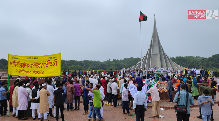 সর্বস্তরের মানুষের শ্রদ্ধায় সিক্ত জাতীয় স্মৃতিসৌধ, উপস্থিতি কম