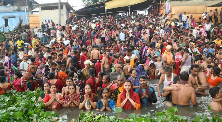 লাঙ্গলবন্দে স্নানোৎসবে লাখো পুণ্যার্থীর ঢল