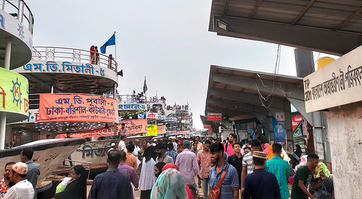 ঈদের দ্বিতীয় দিনেও সদরঘাটে ঘরমুখো মানুষের ভিড়