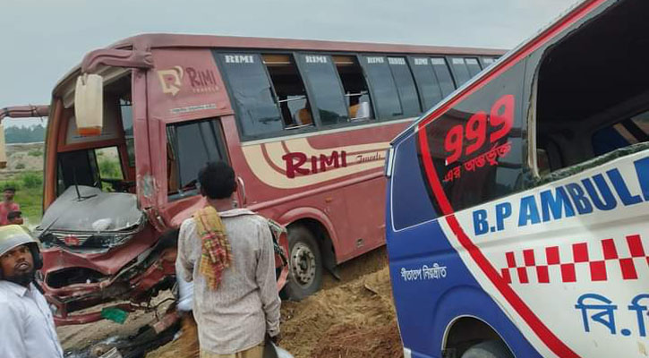 সিরাজগঞ্জে বাস-অ্যাম্বুলেন্স সংঘর্ষে নিহতদের পরিচয় মিলেছে