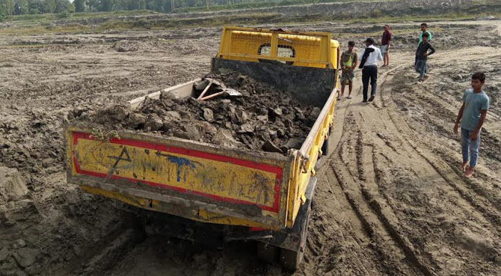 টাঙ্গাইলে ৫ হাজার গ্রাহকের টাকা ফেরতের উদ্যোগ, তবে...