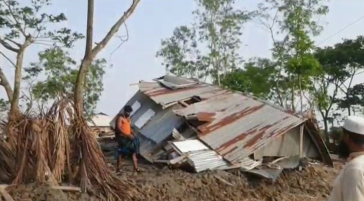 কালবৈশাখী ঝড়ে ঘরবাড়ি বিধ্বস্ত, বিদুৎহীন কুয়াকাটা