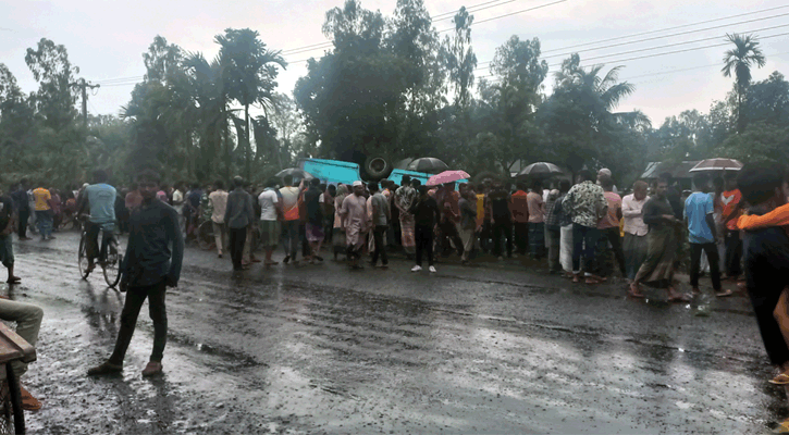 তেঁতুলিয়ায় যাত্রীবাহী বাস চা বাগানে, ৯৯৯-এ কল দিয়ে উদ্ধার 