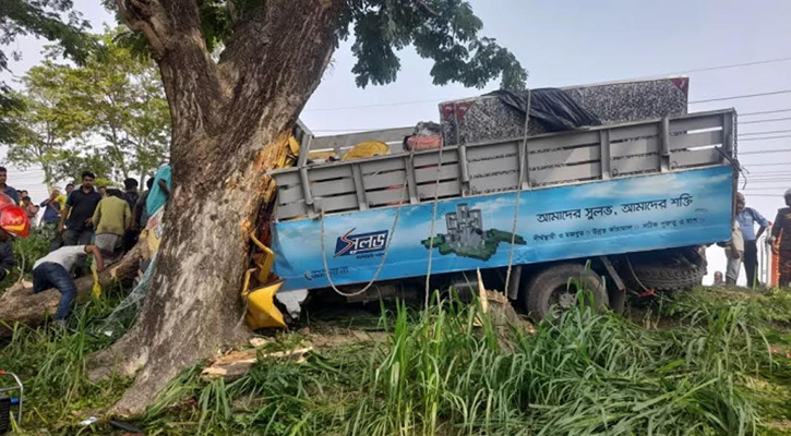 নীলফামারীতে গাছের সঙ্গে ট্রাকের ধাক্কা, নিহত ১