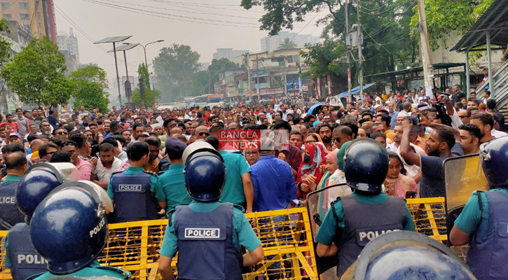 নটরডেম কলেজের সামনে বিএনপির মিছিলে পুলিশের বাধা