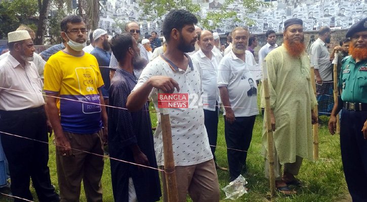 ইভিএমে ভোট দিতে বরিশালে সকালেই কেন্দ্রে ভোটারদের ভিড় 