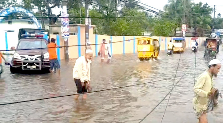 বৃষ্টিতে হবিগঞ্জে জলাবদ্ধতা, শহরবাসীর ভোগান্তি