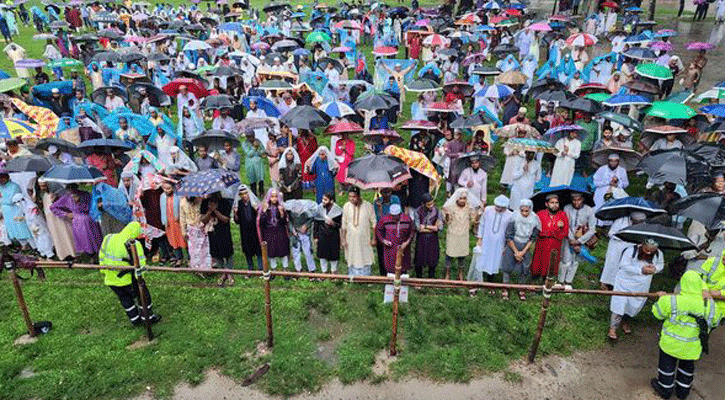 শোলাকিয়ায় দেশের সর্ববৃহৎ ঈদের জামাত অনুষ্ঠিত