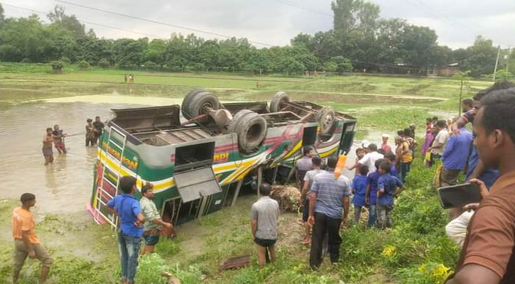 দিনাজপুরে পৃথক সড়ক দুর্ঘটনায় নিহত ২