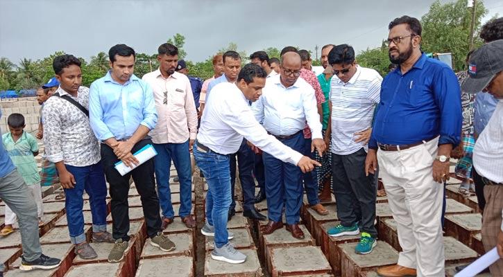 গাবুরায় বেড়িবাঁধ নির্মাণ কাজ পরিদর্শন করলেন পানি সম্পদ সচিব