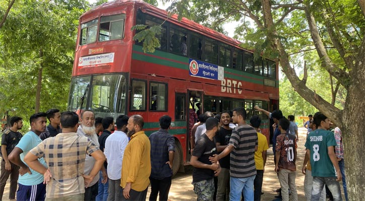 বিশ্ববিদ্যালয়ের বাসে দলীয় কর্মসূচিতে জাবি ছাত্রলীগ