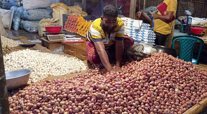 হিলিতে ফের ১০ টাকা বাড়ল ভারতীয় পেঁয়াজ