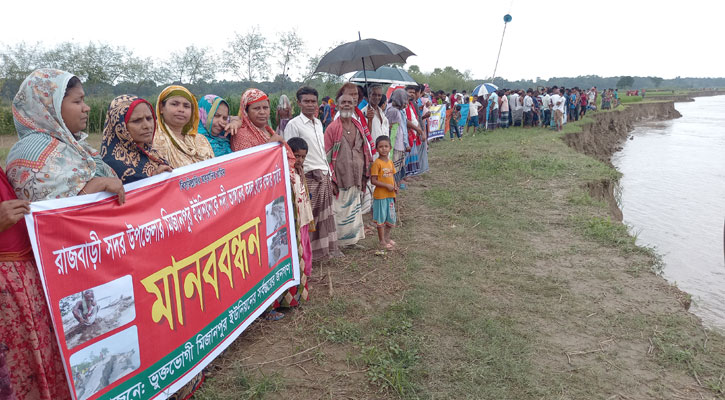 নদী ভাঙন রোধে বালু উত্তোলন বন্ধ ও স্থায়ী সমাধানের দাবি