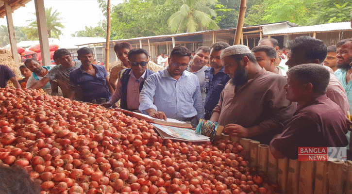 ফরিদপুরে পেঁয়াজের ২ আড়তকে জরিমানা