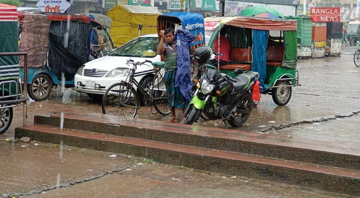 খুলনায় বৃষ্টিতে ভোগান্তি