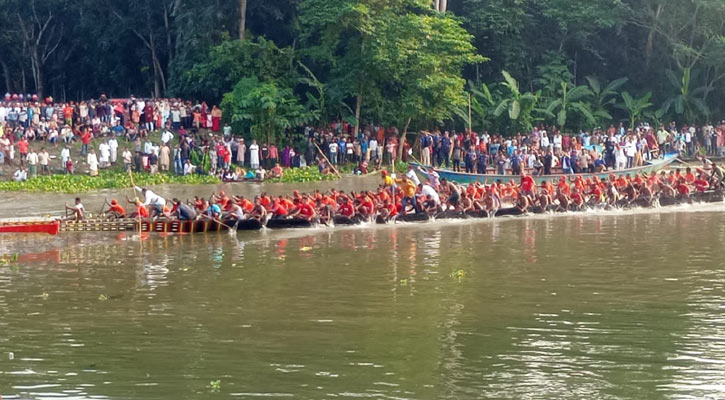 নগরকান্দায় কুমার নদে নৌকাবাইচ