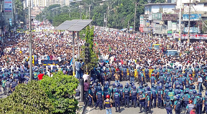 বিএনপির পক্ষে স্লোগান দিতে দিতে আরামবাগে জামায়াত-শিবির