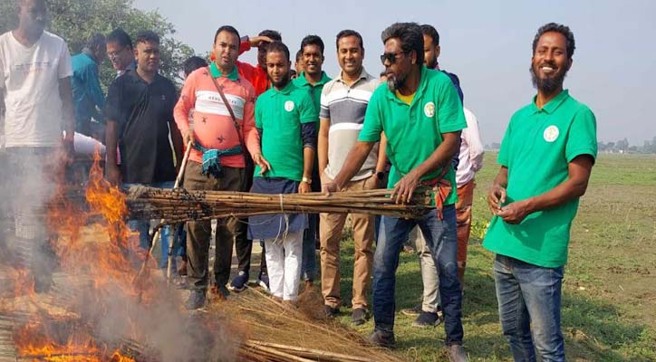 চলনবিলে ৩ পাখি শিকারিকে জরিমানা