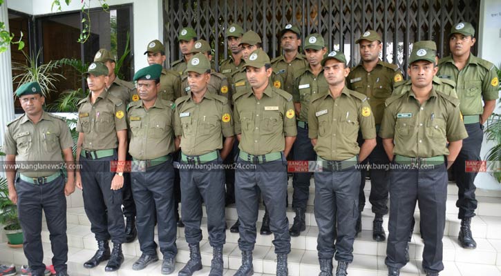 পুলিশকে সহায়তায় ১০ হাজার আনসার মোতায়েনের নির্দেশ