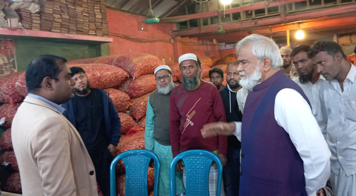 পেঁয়াজের বাজারে অভিযান, ৮৫ প্রতিষ্ঠানকে জরিমানা