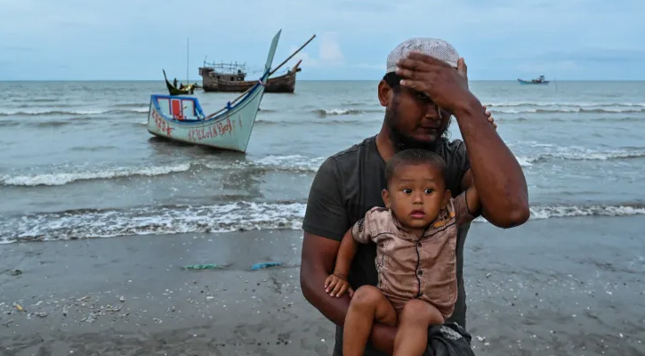 বিকল নৌকার ইঞ্জিন, সাগরে বহু রোহিঙ্গার প্রাণহানির শঙ্কা