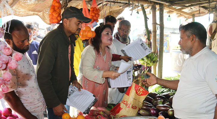 বরিশালে বিএনপির লিফলেট বিতরণ