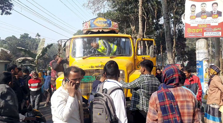 টাঙ্গাইলে ট্রাকচাপায় মোটরসাইকেল আরোহী নিহত 