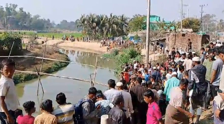 উখিয়ায় খালে ভেসে এলো হেলমেট পরা মরদেহ