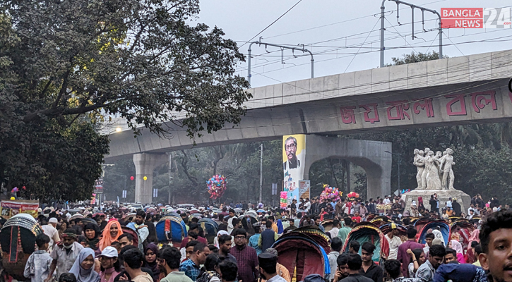 ঢাবি ক্যাম্পাসে অবৈধ দোকান, যানজট-বহিরাগতের ঢল