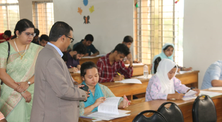 বরিশাল বিশ্ববিদ্যালয়ে ঢাবির ভর্তি পরীক্ষা অনুষ্ঠিত