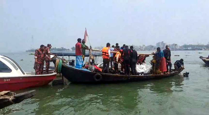 ট্রলারডুবির ঘটনায় মিলল আরও দুই মরদেহ, এখনও নিখোঁজ এক