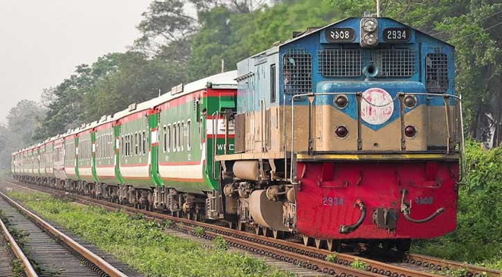 সাড়ে ৬ ঘণ্টা পর ঢাকা-খুলনা রুটে ট্রেন চলাচল স্বাভাবিক