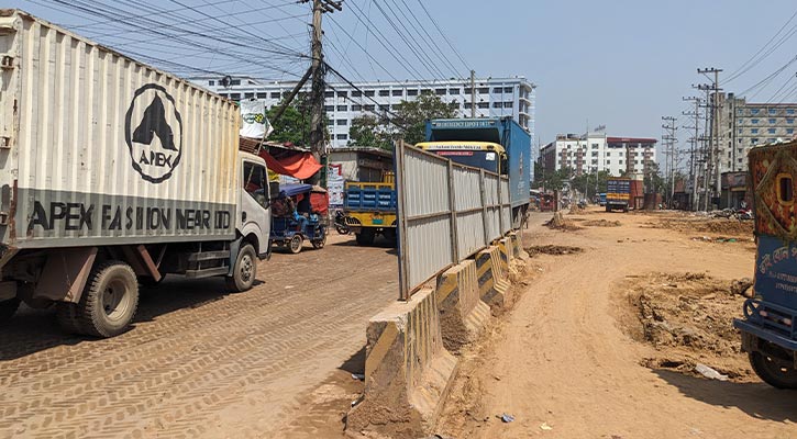 ঈদযাত্রায় গলার কাঁটা বাইপাইল-আব্দুল্লাহপুর সড়ক