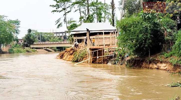 মৌলভীবাজারে পাহাড়ি ঢলে ভাঙনের মুখে ঘরবাড়ি-সড়ক 