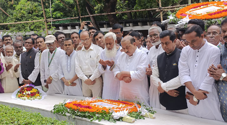 বঙ্গবন্ধুর সমাধিতে কোটালীপাড়া উপজেলা চেয়ারম্যানের শ্রদ্ধা