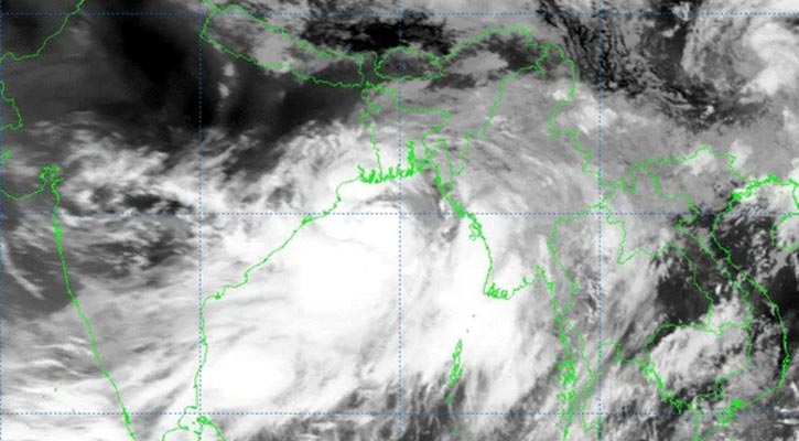 উপকূলে আঘাত হানছে রিমালের অগ্রভাগ