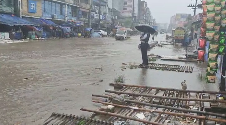 রিমালের প্রভাবে রাত থেকেই বৃষ্টি, সাভারের সড়ক-শাখাসড়ক পানির নিচে