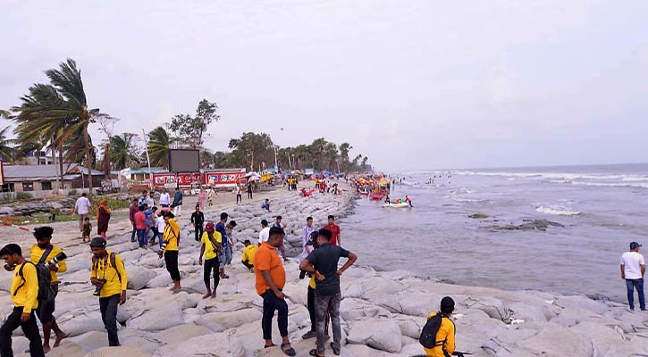 চারিদিকে রিমালের ক্ষত,  সাগরকন্যায় বাড়ছে পর্যটক